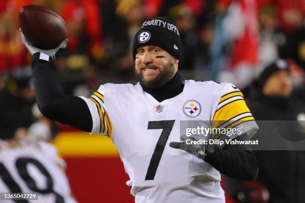 Ben Roethlisberger of the Pittsburgh Steelers warms up before the game against the Kansas City Chiefs in the NFC Wild Card Playoff game at Arrowhead...