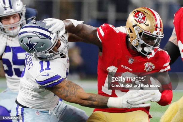 Micah Parsons of the Dallas Cowboys attempts to tackle Deebo Samuel of the San Francisco 49ers during the fourth quarter in the NFC Wild Card Playoff...