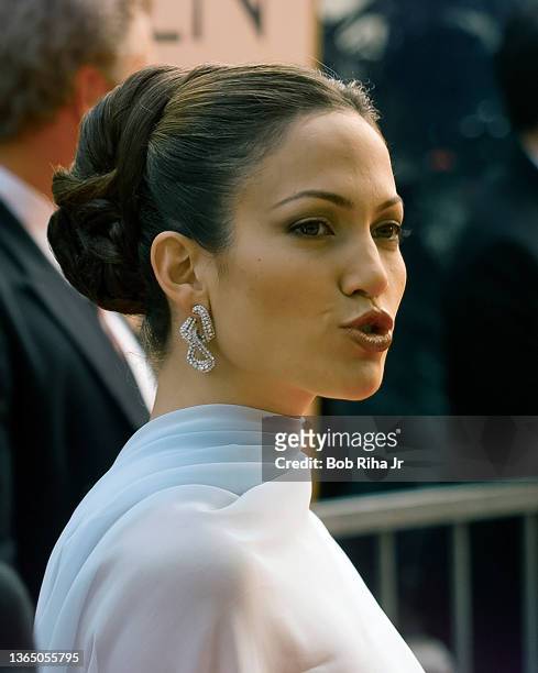 Jennifer Lopez arrives at the 55th Annual Golden Globes Awards Show, January 18, 1998 in Beverly Hills, California.