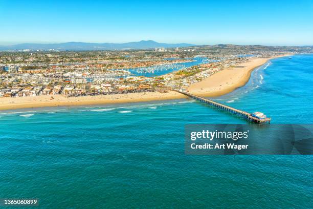 newport beach california antenne - newport beach stock-fotos und bilder