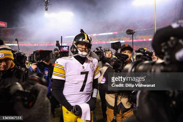 Ben Roethlisberger of the Pittsburgh Steelers reacts as he walks off the field after being defeated by the Kansas City Chiefs 42-21 in the NFC Wild...