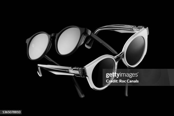 sunglasses - black glasses stock-fotos und bilder