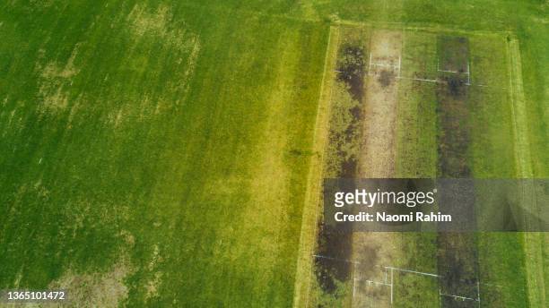 aerial view of an old cricket pitch - cricket platz von melbourne stock-fotos und bilder