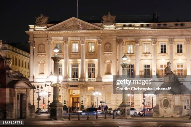 the crillon hostel from la place de la concorde, paris - grand hotel de paris stock pictures, royalty-free photos & images