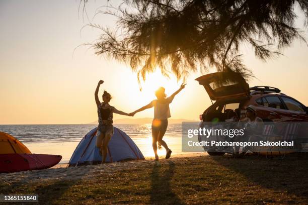 beach camping - car picnic stock pictures, royalty-free photos & images