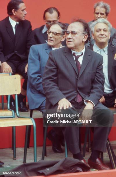 Portrait de Santiago Carrillo, secrétaire du Parti Communiste espagnol lors d'une conférence de presse le 25 octobre 1975 à Paris.