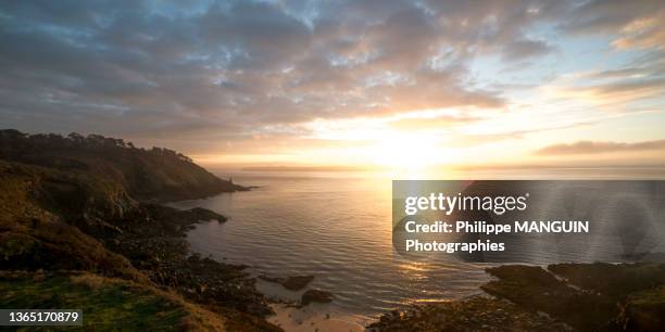 entrée de la rade de brest à plougonvelin en bretagne - finistere imagens e fotografias de stock