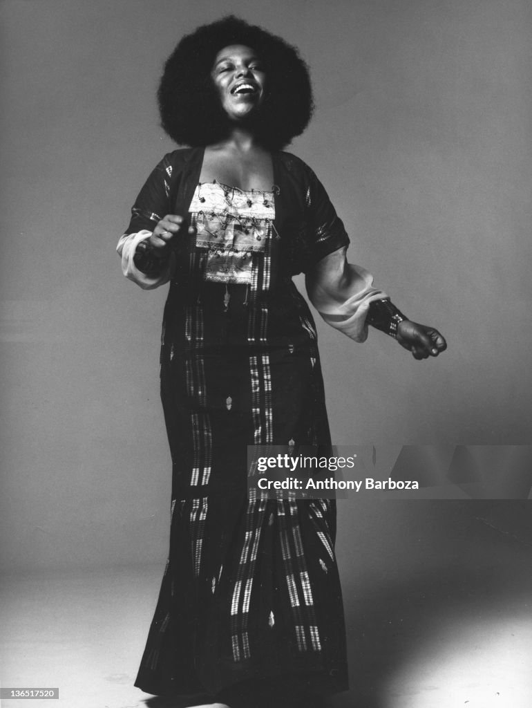Roberta 81 American musician and singer Roberta Flack sings, New York, New York ...