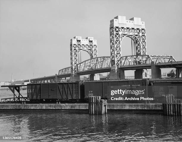 The Harlem River Lift Bridge between Manhattan and Randalls Island over the Harlem River in New York City, USA, May 1937. It is part of a bridge...