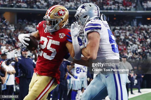 Elijah Mitchell of the San Francisco 49ers rushes for a touchdown past Leighton Vander Esch of the Dallas Cowboys during the first quarter in the NFC...