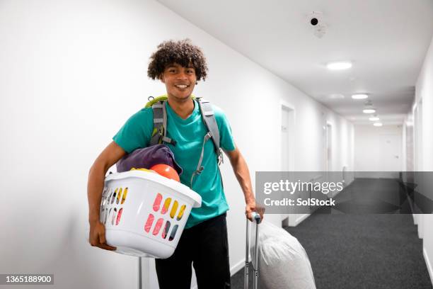 moving día - residencia estudiantil fotografías e imágenes de stock