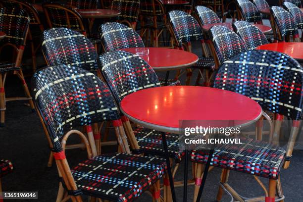 parisian bistrot paris france - bar paris stockfoto's en -beelden