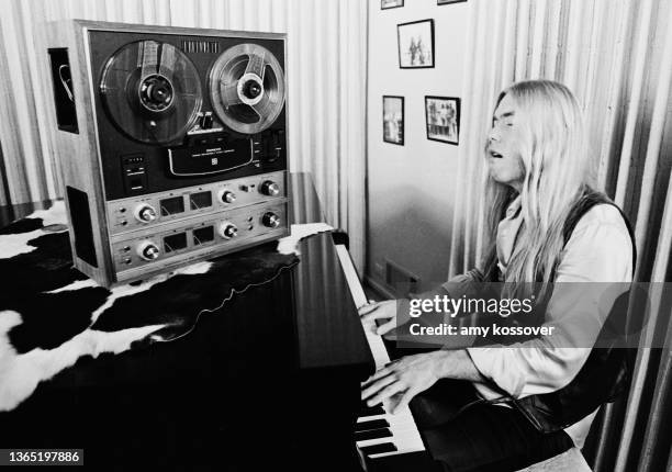 Gregg Allman plays the piano in his living room during an advertising campaign photo shoot for Pioneer Electronics. Macon, Georgia - Circa 1974 (