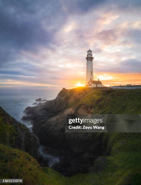 california - pigeon point lighthouse before sunset - san mateo county stockfoto's en -beelden