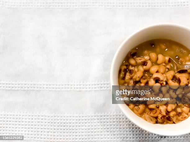 bowl of southern style black-eyed peas - black eyed peas food stock pictures, royalty-free photos & images