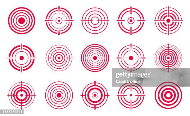 illustrations, cliparts, dessins animés et icônes de icônes de cible rouge - correction numérique