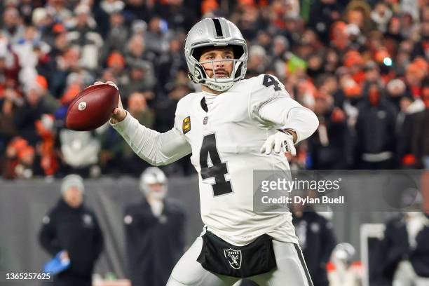 Derek Carr of the Las Vegas Raiders throws a pass in the third quarter against the Cincinnati Bengals during the AFC Wild Card playoff game at Paul...