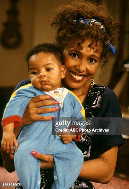 Pilot - "The Momma Who Came to Dinner" - Airdate: September 22, 1989. JOSEPH JULIUS WRIGHT;TELMA HOPKINS