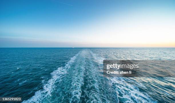 wake of large ship on open ocean - boat on water stock-fotos und bilder