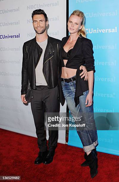 201 Adam Levine Anne Vyalitsyna Photos And Premium High Res Pictures -  Getty Images