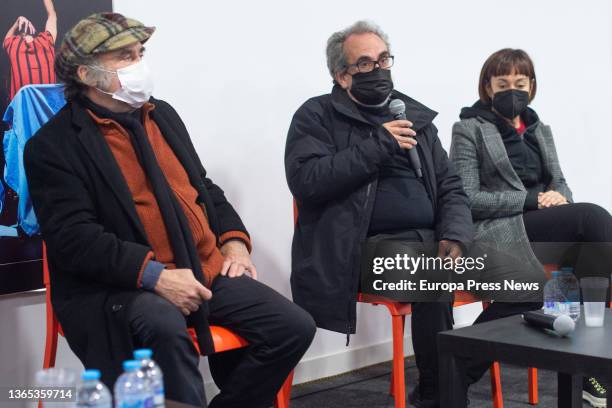 The play's author, Eusebio Calonge , speaks during the presentation of the theatrical performance 'Convertiste mi luto en danza', at the Fernan Gomez...