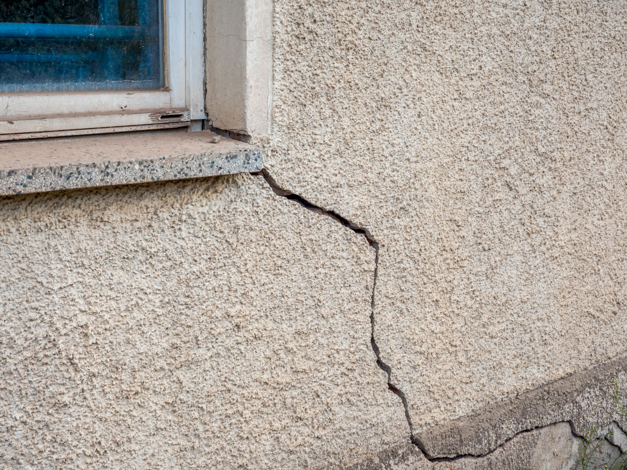 cracked stucco