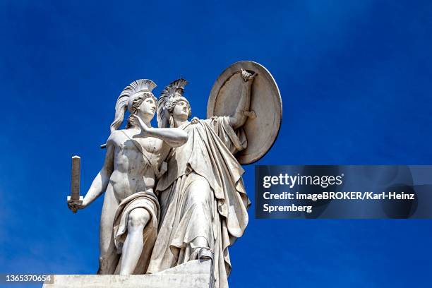 statue, figures by the sculptors shadow and rauch on the schlossbruecke, berlin, germany - pont du château photos et images de collection