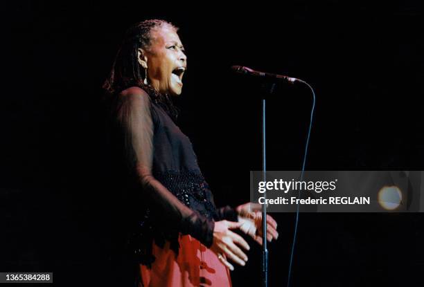 Abbey Lincoln sur scène lors du 'JVC Jazz Festival' à Paris, le 21 octobre 1997.