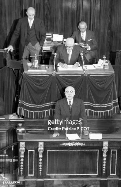 Edgar Faure de la réunion du Parlement dans la salle des congrès du château de Versailles pour étudier la révision constitutionnelle, le 22 octobre...