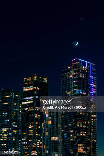 buildings in the night,low angle view of illuminated buildings against sky at night,miami,florida,united states,usa - downtown miami ストックフォトと画像