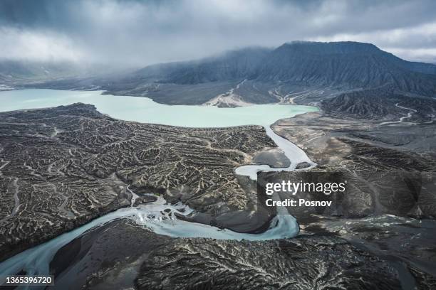 views inside of the caldera okmok - ilhas aleutian imagens e fotografias de stock