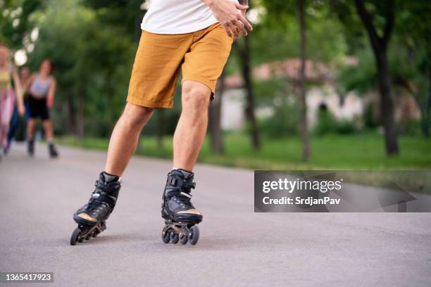 unrecognizable person roller-skates in the park - inline skate 個照片及圖片檔