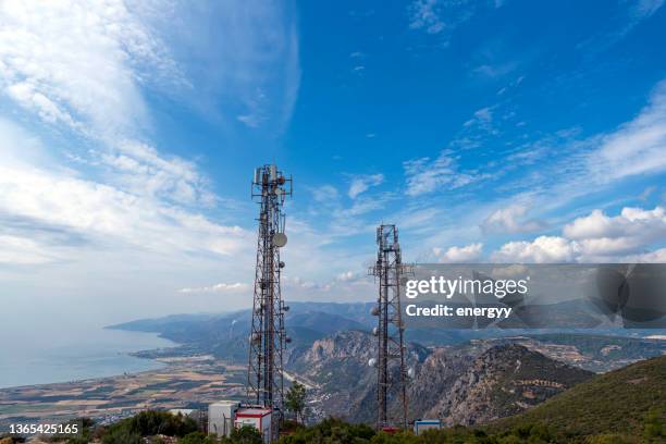 cell phone or mobile service towers - 5g wireless tower stock pictures, royalty-free photos & images