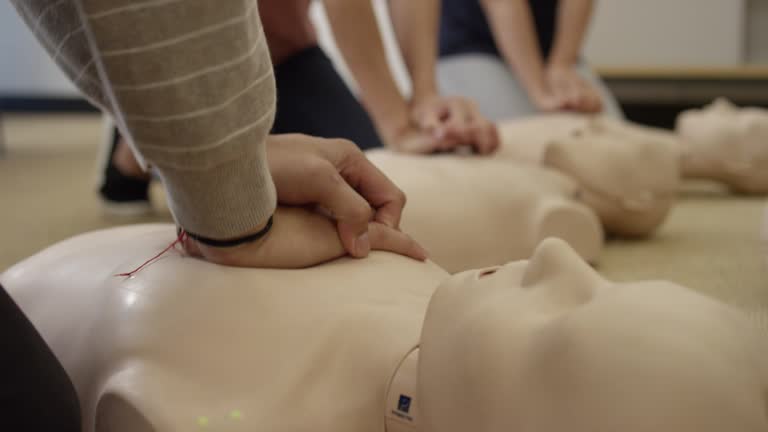https://media.gettyimages.com/id/1365429917/video/first-aid-certification-training-class-practicing-chest-compression-on-dummy.jpg?b=1&s=640x640&k=20&c=cjY1tFHABQmmurJC-X4L4kKKOgqGzVR4AR_JRFYzY2c=