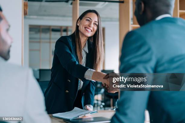 successful partnership - reunião imagens e fotografias de stock