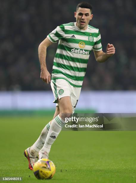 Tom Rogic of Celtic is seen in action during the Cinch Scottish Premiership match between Celtic FC and Hibernian FC at on January 17, 2022 in...