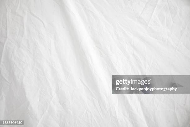 white textile fabric abstract textured background - sheet bedding photos et images de collection