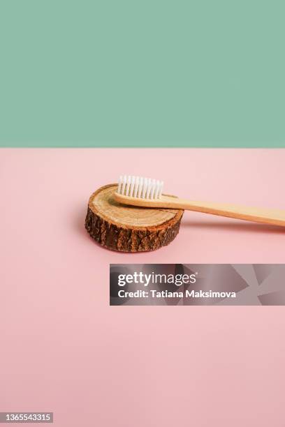 bamboo toothbrush. zero waste concept. - plastfritt bildbanksfoton och bilder