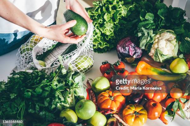 woman takes fresh organic vegetables - speisen und getränke stock-fotos und bilder