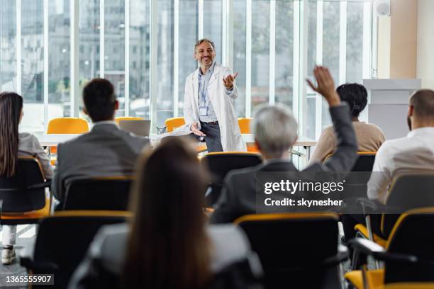 yes, do you want to say something? - palestra imagens e fotografias de stock