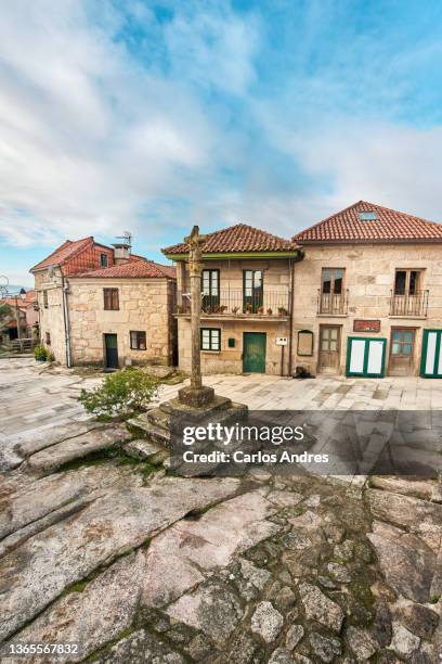 view of a street in combarro, spain - pontevedra ciudad española fotografías e imágenes de stock
