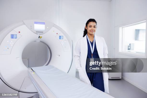 female healthcare worker in medical scanner room - hospital machine bildbanksfoton och bilder