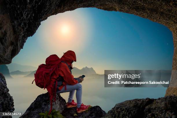 top view cliff - top secret stockfoto's en -beelden