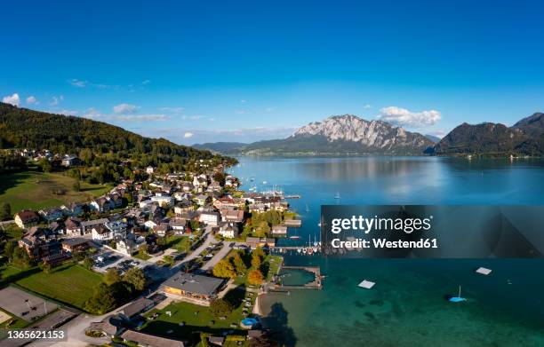 austria, upper austria, unterach am attersee, drone view of village on shore of lake atter - attersee stock-fotos und bilder