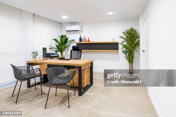 chairs and table arranged doctor's cabin - hospital ventilator stock pictures, royalty-free photos & images