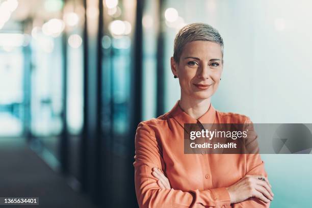 portrait of a successful businesswoman with copy space - folded arms stock pictures, royalty-free photos & images