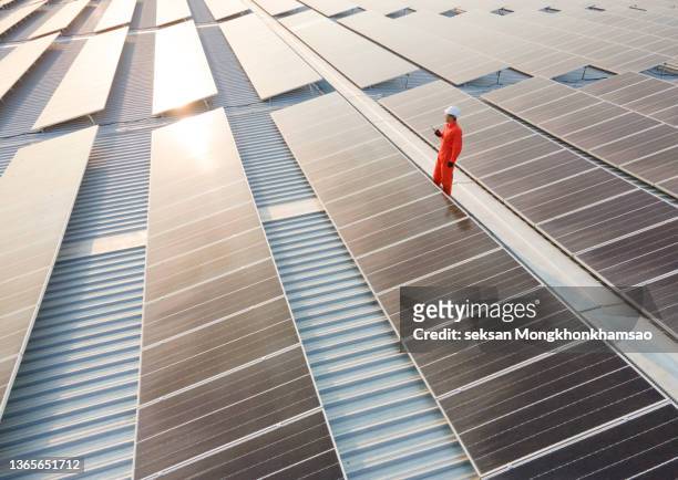solar power plant,electrician working on checking and maintenance equipment - electric people stockfoto's en -beelden