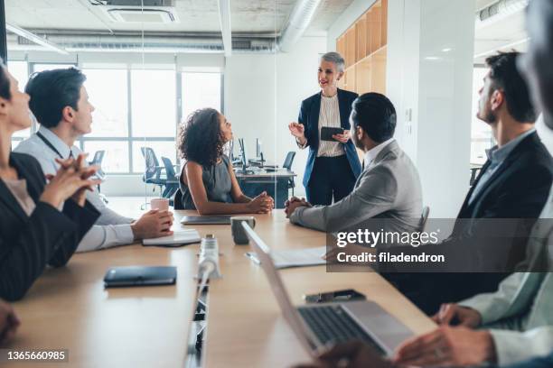 business meeting - líder imagens e fotografias de stock