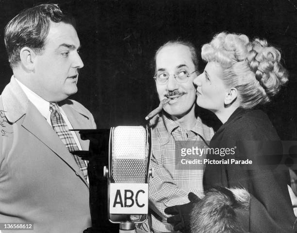 Contestants on the radio quiz show 'You Bet Your Life', with host Groucho Marx , circa 1948.