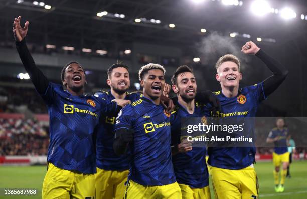 Marcus Rashford of Manchester United celebrates with teammates Anthony Elanga, Alex Telles, Bruno Fernandes and Scott McTominay after scoring their...